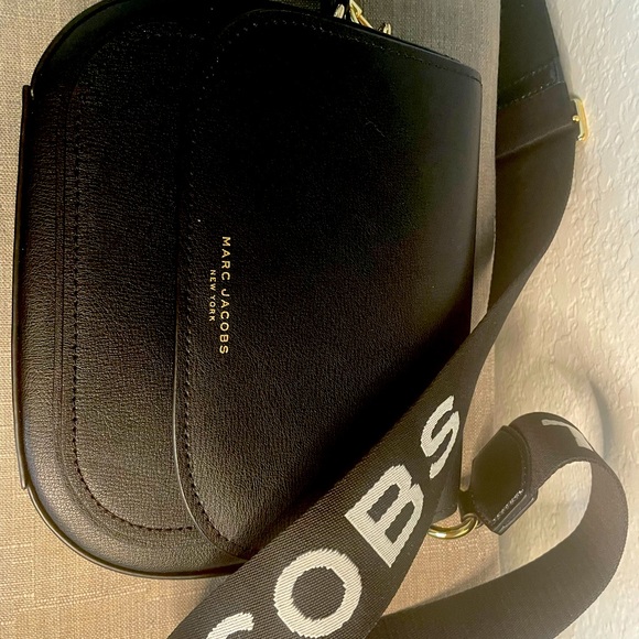 Marc Jacobs, medium size, black with gold hardware - Picture 4 of 5